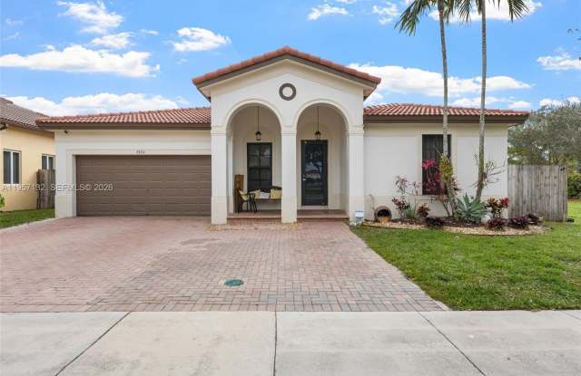 3924 NE 15th St photos photos