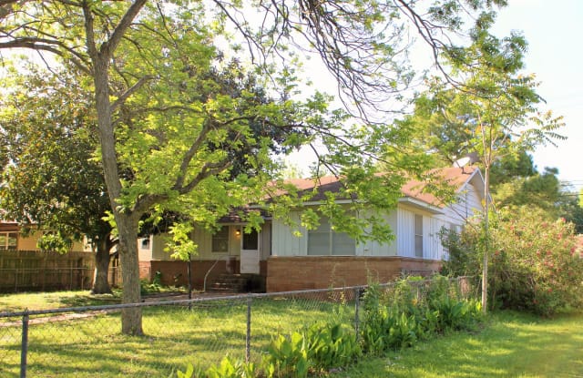 1008 E Stone Gallery 2