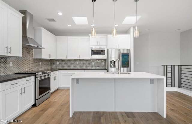 1214 W 5th Street unit: 2 photos photos