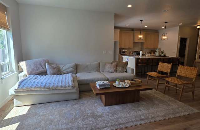 Stunning 3-bedroom + tech room, 2.5-bath home in NW Boise! Gallery 4