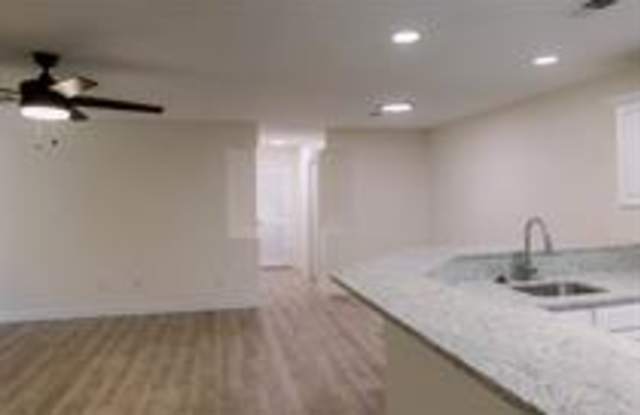 4418 Gold Flower Loop - 2F2 Gallery 3