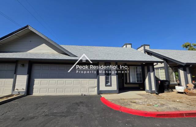 Updated 2bd/2ba Sacramento Duplex Gallery 1
