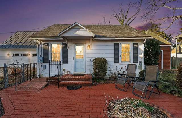 Cozy Cottage in Downtown Fredericksburg - 1302 Sophia Street, Fredericksburg, VA 22401