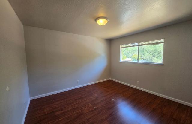 2 Bedrooms Upstairs Fourplex Unit in Granite Bay Gallery 4