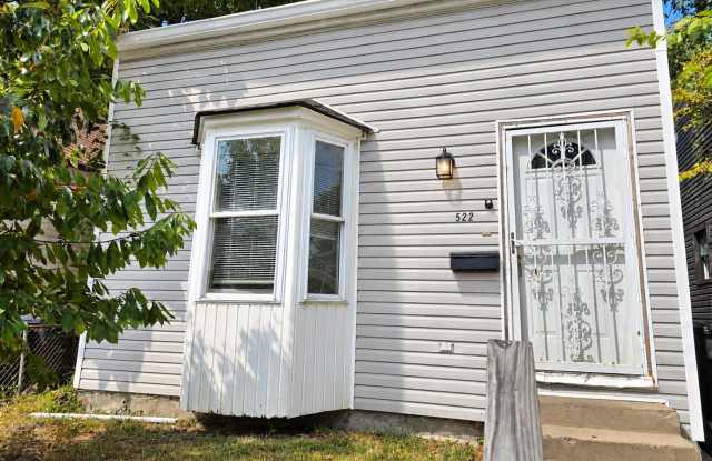 STUNNING! Three bedroom house! Gallery 1