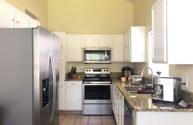 Beautiful Home in the Lakes at Eastwood! Gallery 2