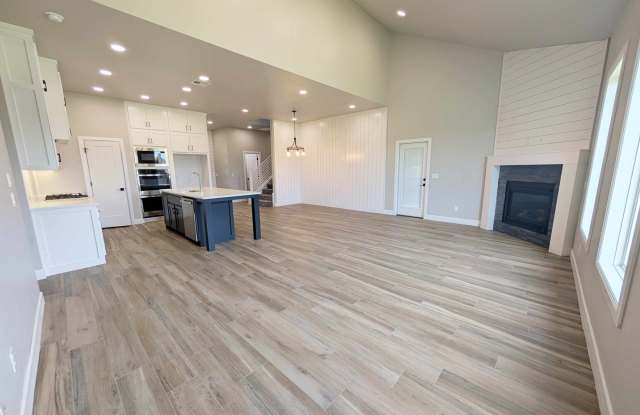 Modern Living in Deer Creek Gallery 4