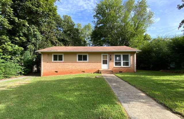 Updated 3 bedroom house in great location - walk to downtown, UNC Campus! - 606 Nunn Street, Chapel Hill, NC 27516