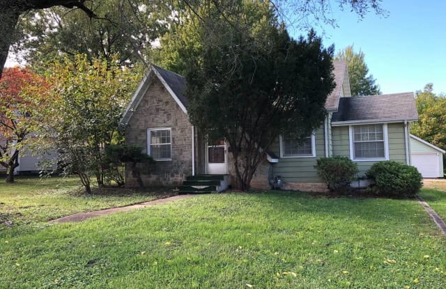 2451 N Broadway - 2451 North Broadway Avenue, Springfield, MO 65803