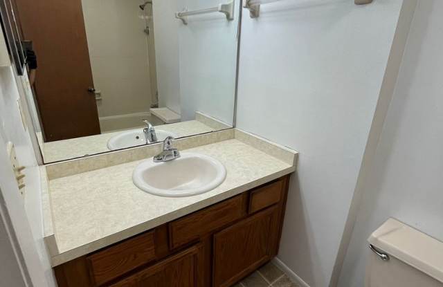 2 Bedroom, 2.5 bathroom Townhouse near UCF Gallery 4