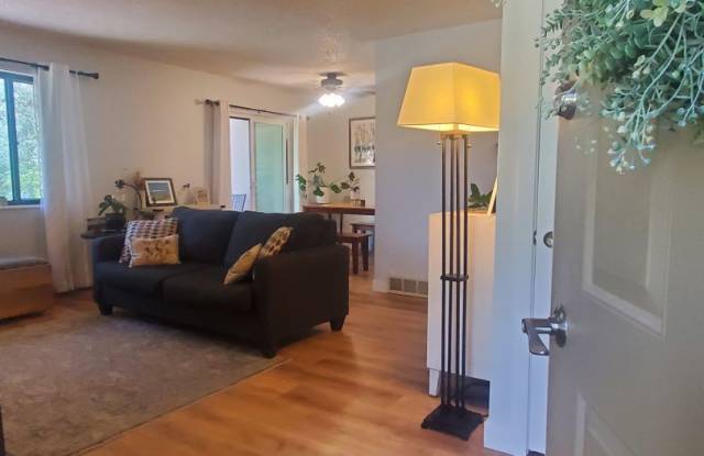 Updated and Spacious 1 Bedroom with Attached Garage! photos photos Updated and Spacious 1 Bedroom with Attached Garage! photos photos