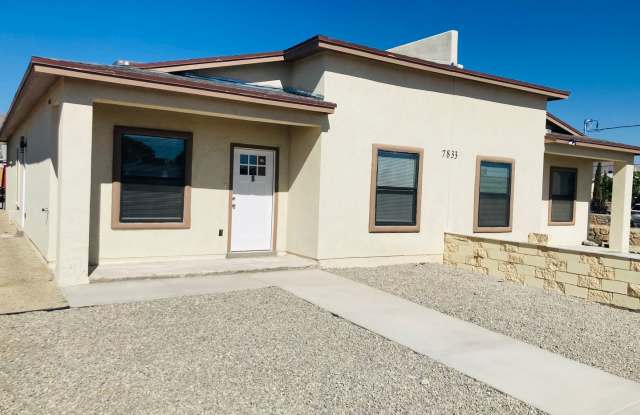 Beautiful 3-bedroom, 2-bathroom half a duplex located in the vibrant city of El Paso, close to Fort Bliss photos photos