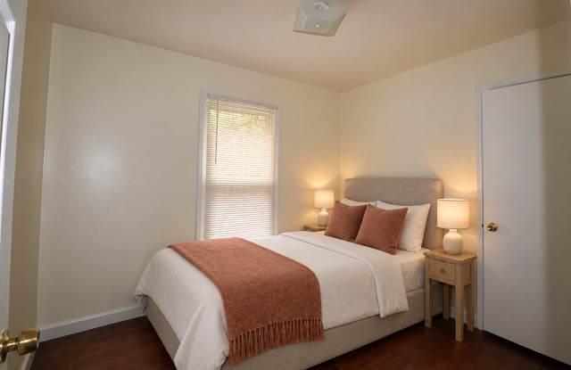 2-bedroom home on Vinton Street Gallery 3