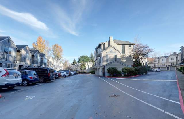 Luxury 2BR 2.5BA Townhouse Style Condo @ Lochshire on Forbes Creek Gallery 3