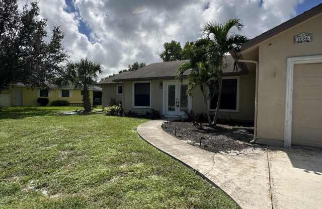 1686 SE Trumpet Lane photos photos