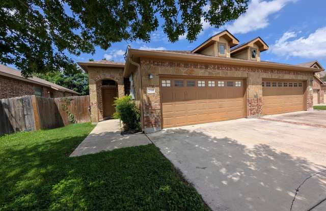 3/2/2 Duplex off HWY 46 / Fridge / Interior Washer & Dryer Connections / Fenced in Backyard / CISD photos photos