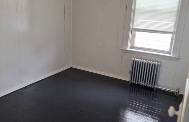 Large 3 bedroom on a great quiet street. Gallery 4