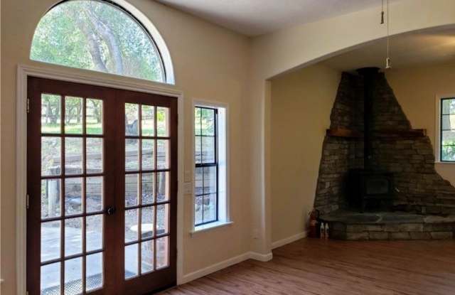 54141 Pine Tree Lane Gallery 4