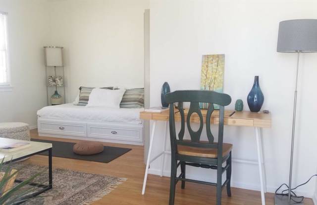 656 W Glenoaks Boulevard Gallery 2