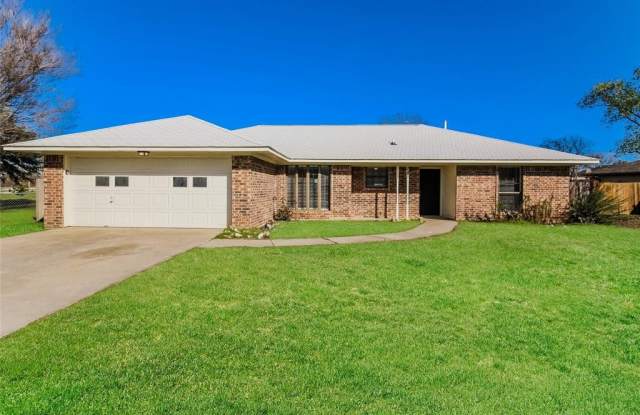 28 Rogers Circle - 28 Rogers Circle, Krum, TX 76249