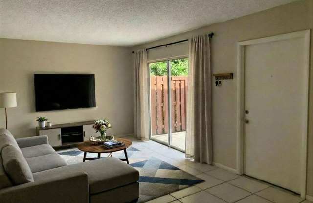 2 Bedroom 1.5 Bath 2 Story Townhouse Gallery 4