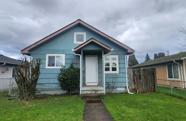 Three Bedroom Home with a Garage Gallery 1