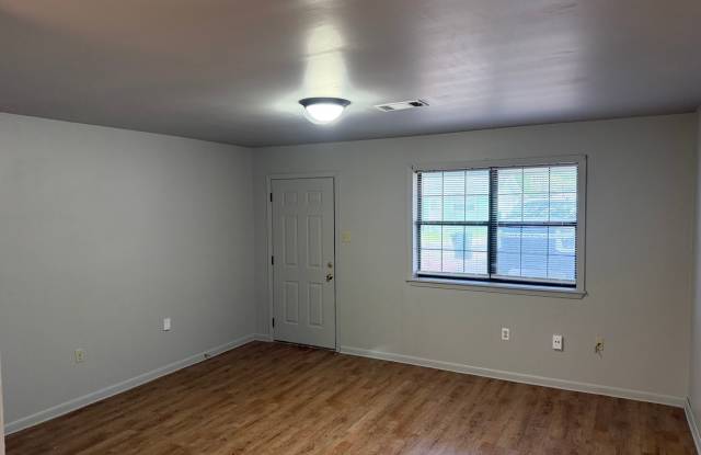 2 Bed 1 Bath Duplex Gallery 2