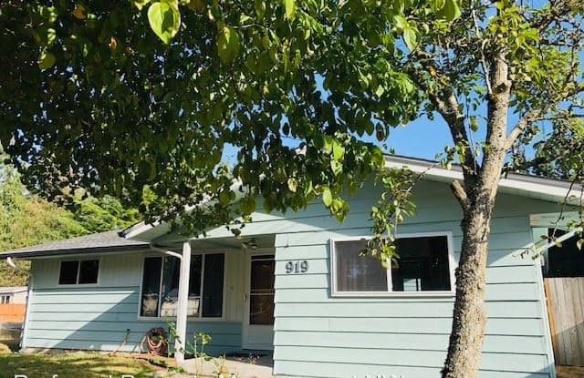 919 109th St SE - 919 109th Street Southeast, Everett, WA 98208