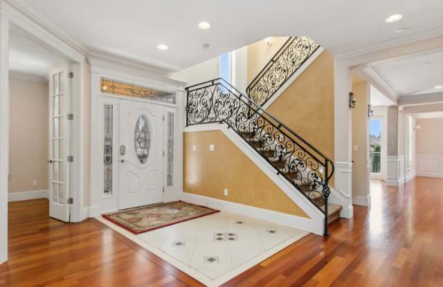 Federal Way 4 Bed, 3 Bath with Bonus Room and Primary Suite Retreat Gallery 4
