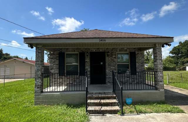 Like New 3 Bedroom 2 Bathroom Home photos photos