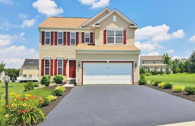 3 Bed / 3 Bath Single Family Home w/2-Car Garage Gallery 1