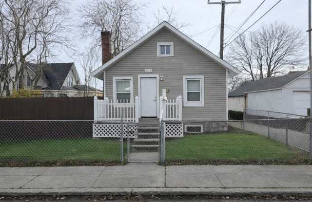 2216 N Oak St Spokane, WA 99205 - NuKey Realty  Property Management LLC photos photos