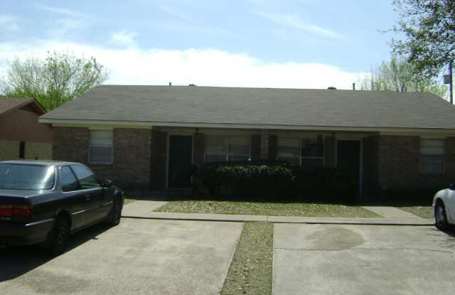 College Station - 2 Bedroom - 1 bath duplex in College Station - 1510 Hillside Drive, College Station, TX 77845