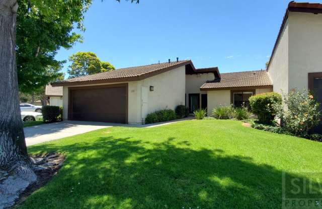 Cozy 2 bedroom 2 Bath home near Stowell and Broadway! photos photos