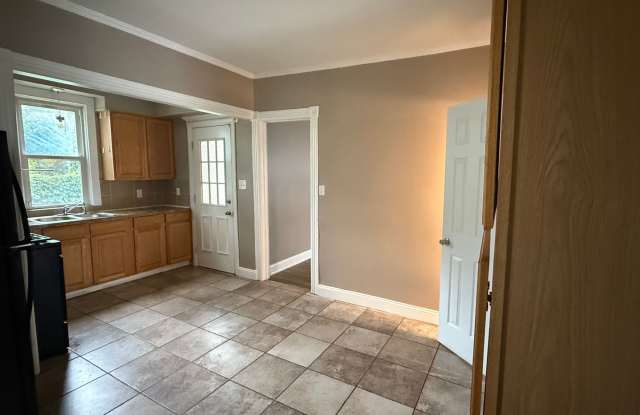 Charming 3‑Bedroom Single‑Family Home | Section 8 Eligible Gallery 4