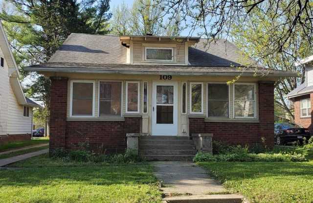 4 Bedroom Right on Purdue Campus - AVAILABLE AUGUST OF 2026 - 109 Sylvia Street, West Lafayette, IN 47906