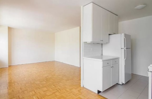 350 West 51st Street - 350 W 51st St, New York City, NY 10019