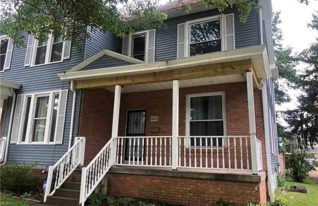 942 Locust Avenue Gallery 1