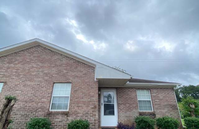 Comfort Meets Convenience in This 2 Bed, 2 Bath photos photos