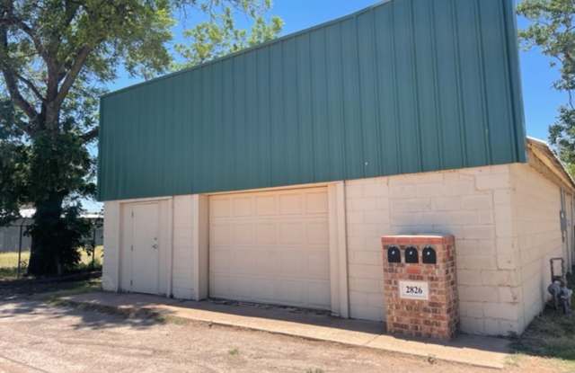 2826 Pine - A photos photos