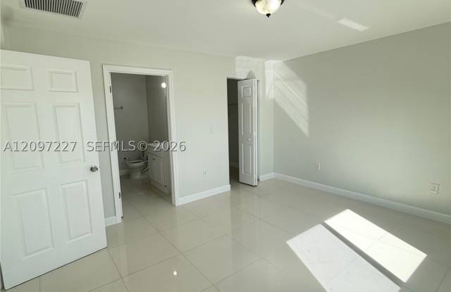 25887 SW 137th Path Gallery 4