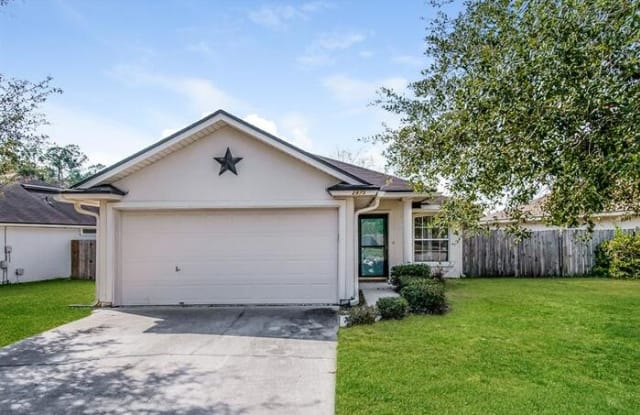 2875 Southampton Drive - 2875 Southampton Drive, Lakeside, FL 32068