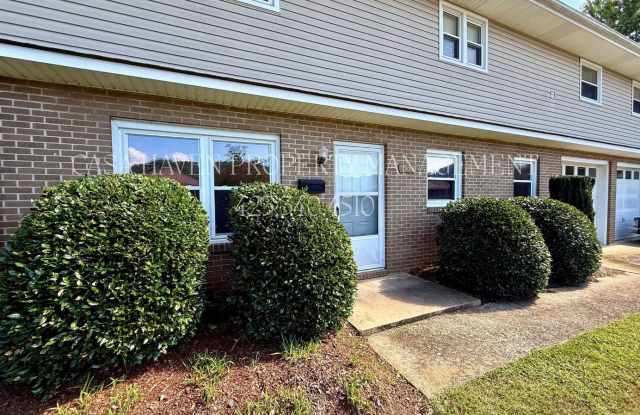 Coming Soon: Charming 2-Bed Retreat with Garage, Just Off Downtown Erwin Gallery 1