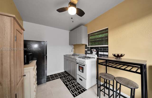 20106 NW 32nd Pl Gallery 1