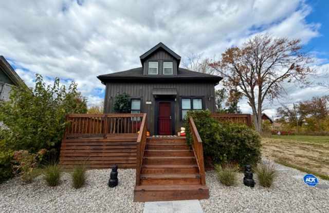 Fully Furnished And Updated 4 bedroom 2 bath house for Lease photos photos