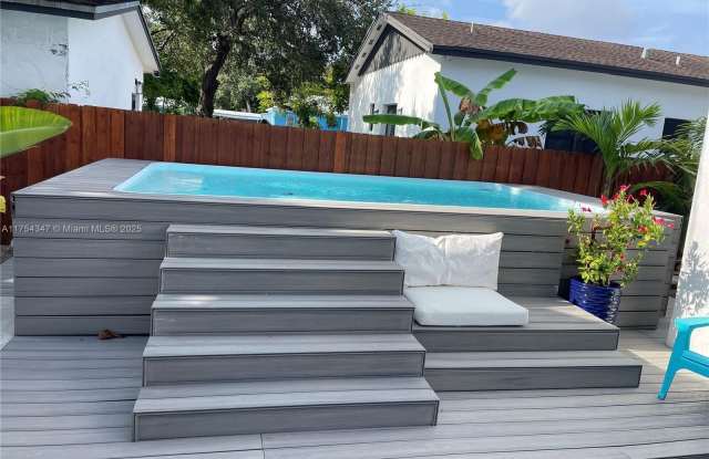 4615 N Miami Ave photos photos