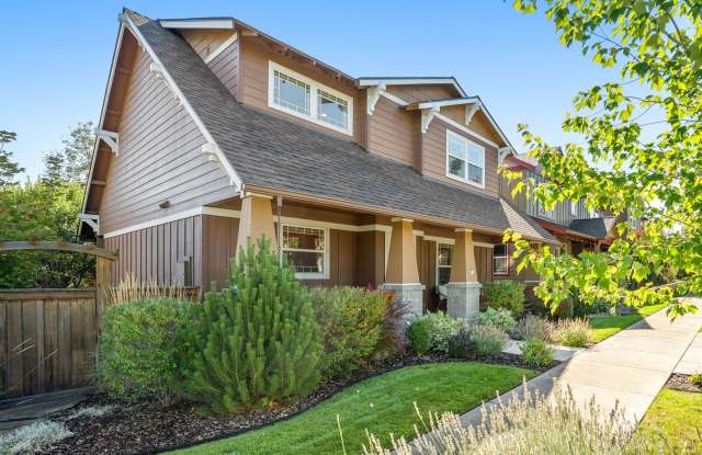 Peaceful NE Bend Home with Broken Top Views & Private Backyard Retreat Gallery 4