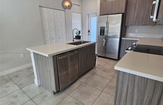 4636 NW 84th Ave photos photos