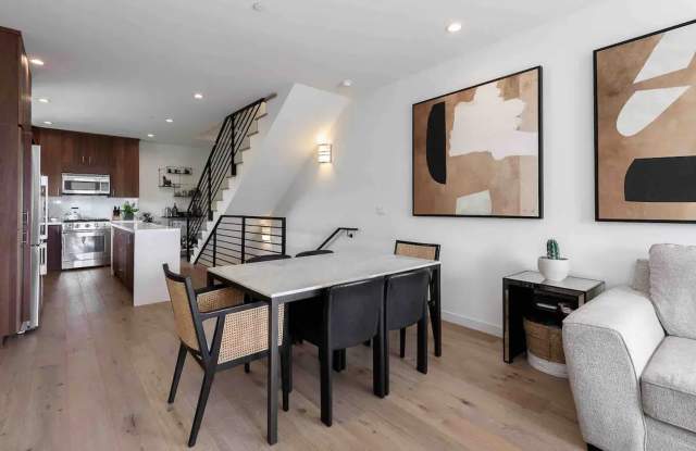 Modern 2 BR Townhouse in Point Loma! Washer and Dryer, Attached Garage, Central A/C AND ROOFTOP DECK WITH VIEWS! photos photos