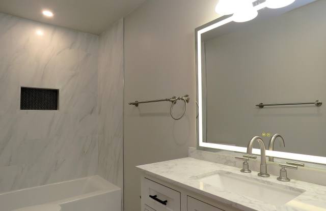 3013 HICKORY GROVE COURT Gallery 2